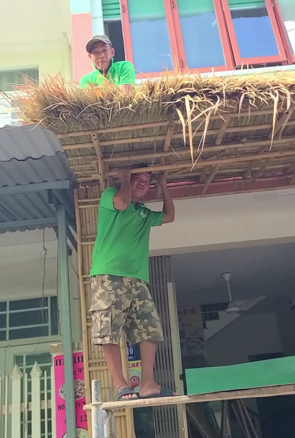 Крыша из г.. соломы и бамбука во Вьетнаме